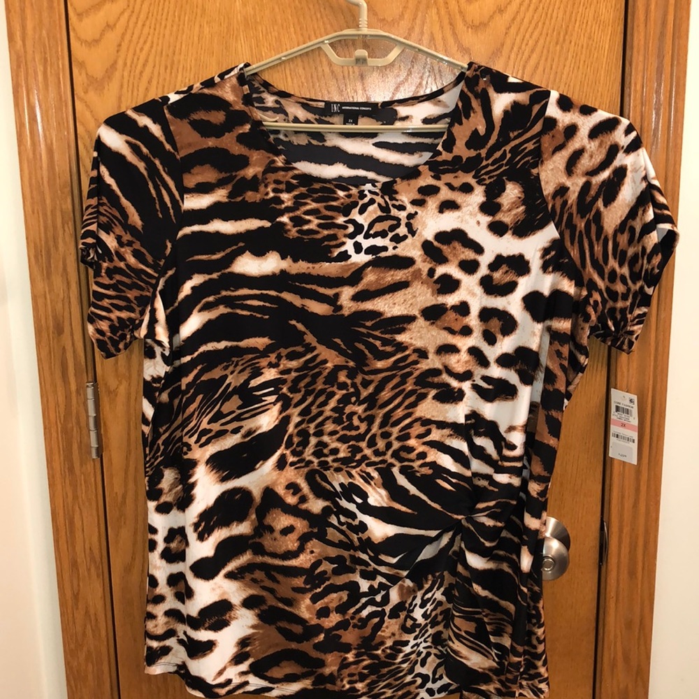 Women’s leopard print pull over blouse size 2X